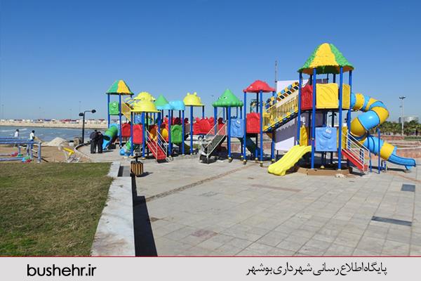بازدید میدانی شهردار بندر بوشهر از‌نصب و راه اندازی مجموعه های پلی اتیلن و وسایل بازی کودکان در پارک باسیدون و محله تنگک سوم